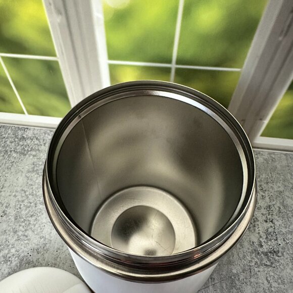 Tovolo White Double-Insulated Ice Cream & Food Container with Handle BPA-Free - Picture 5 of 7